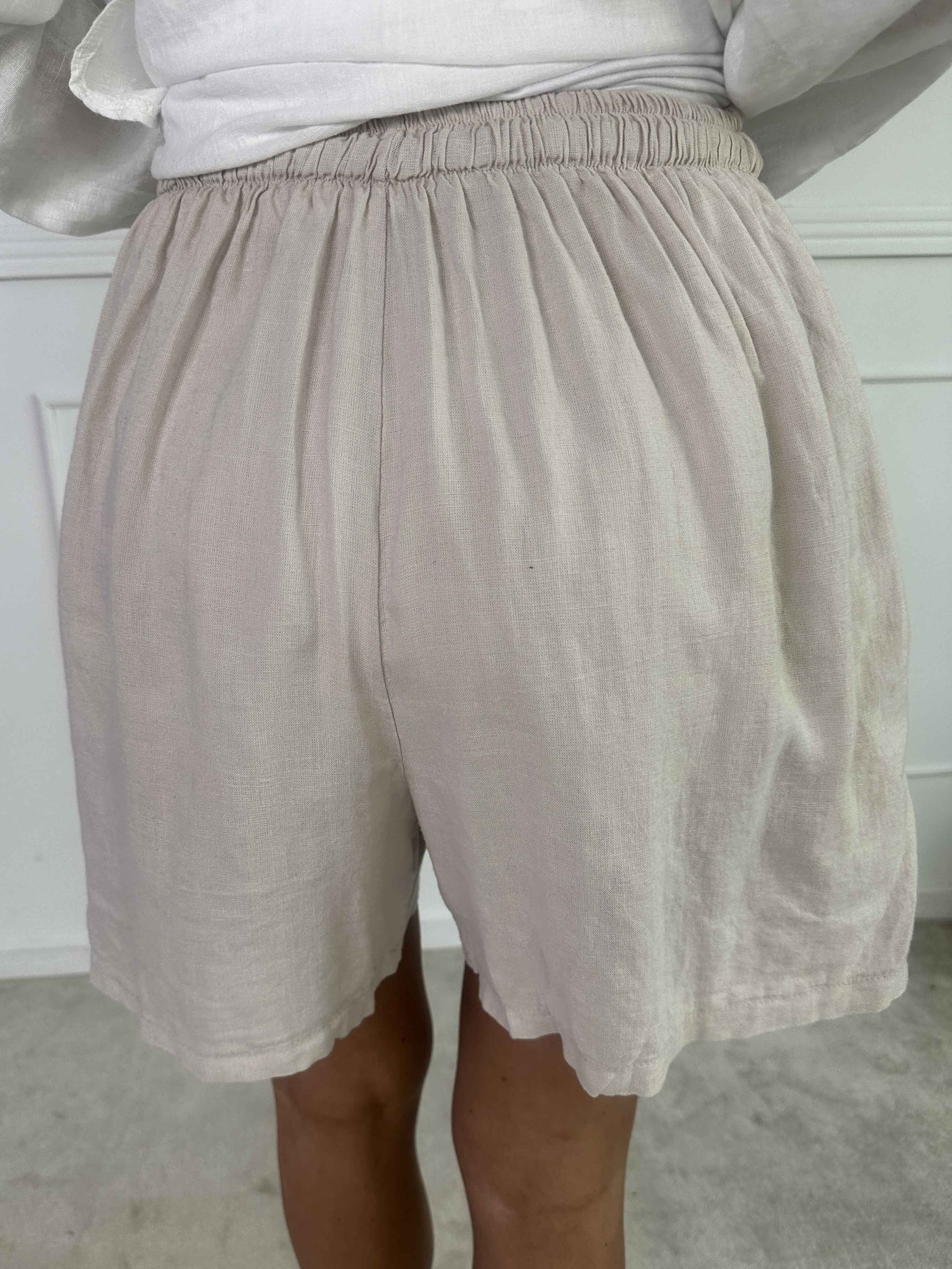 Clara Shorts - Lette shorts i viskose og hør